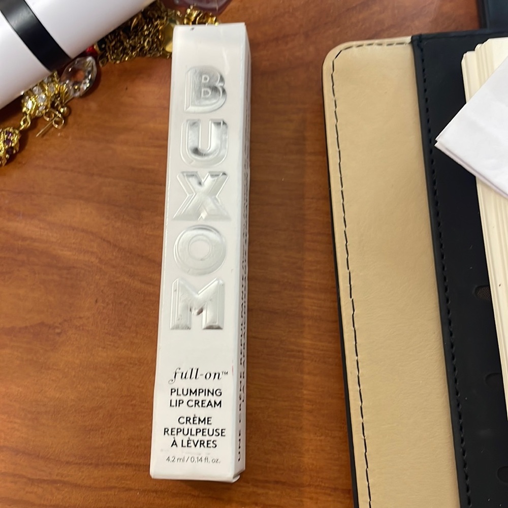 Buxom plumping lip gloss lip cream BNWT mudslide